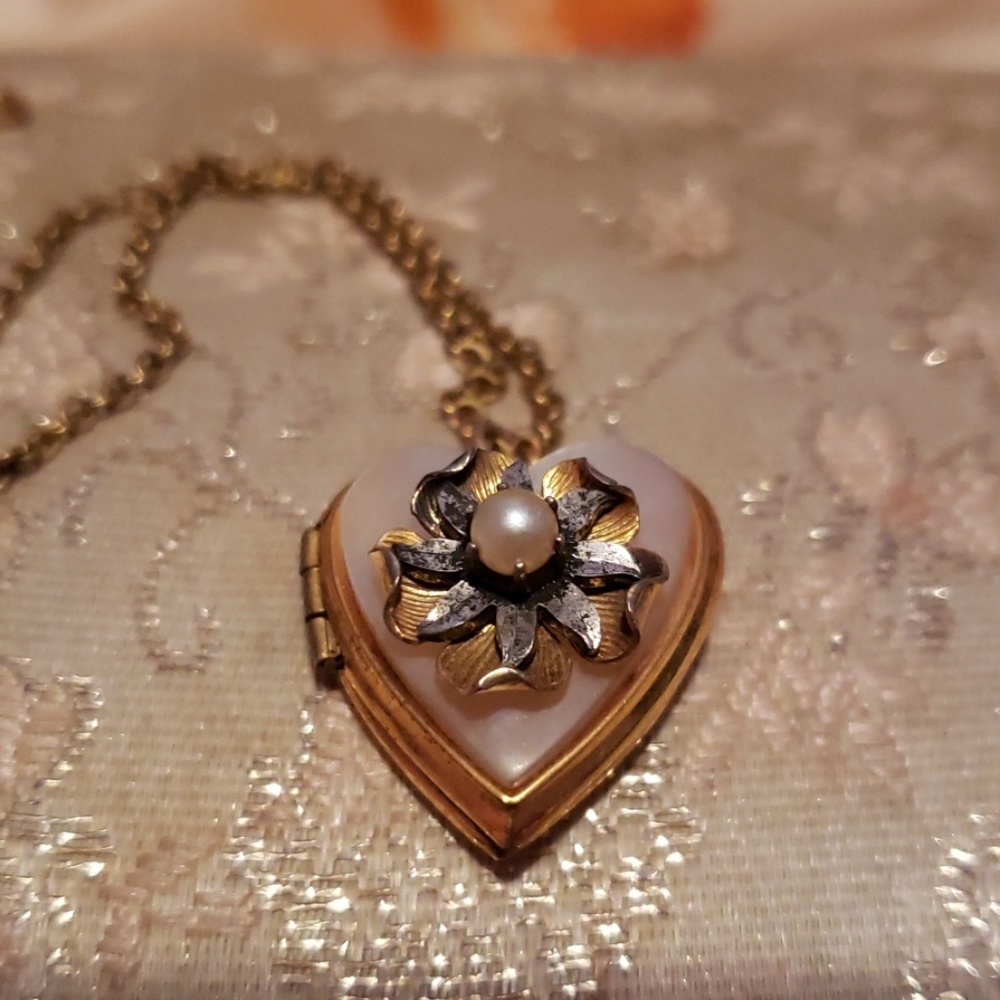 Victorian B&N 1/20 12k MOP locket